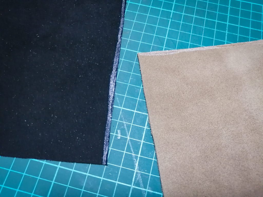 【型紙を使わず、気ままに作る】スエード革ハギレを利用したシンプルポーチ