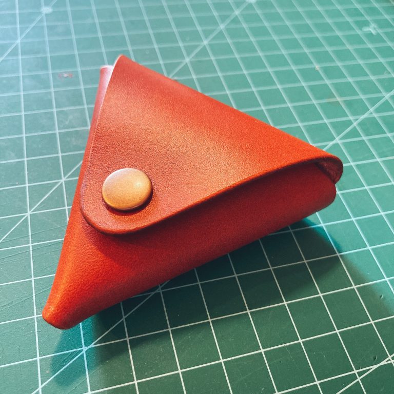 縫わずに作れる三角コインケースの作り方
